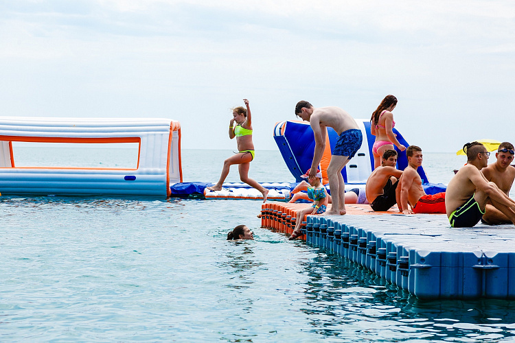Пляж «Роза Хутор» открывает купальный сезон 1 июня, фото 2 - круглогодичный курорт «Роза Хутор»