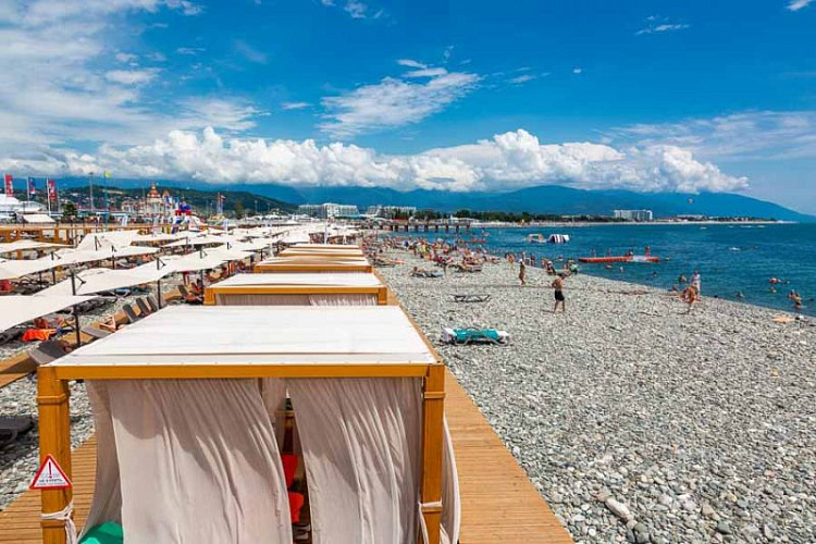 Пляж «Роза Хутор» открывает купальный сезон 1 июня, фото 1 - круглогодичный курорт «Роза Хутор»