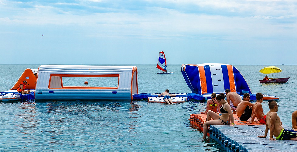 Пляж «Роза Хутор» на Черном море, фото 6 - круглогодичный курорт «Роза Хутор»