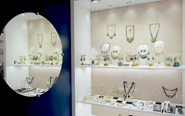 Салон бижутерии и аксессуаров Lux Bijoux, фото 4 - круглогодичный курорт «Роза Хутор»
