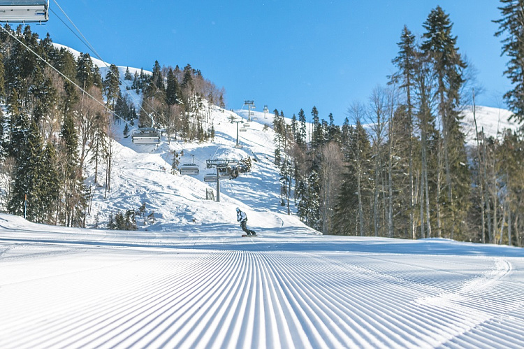 На горных курортах Сочи стартуют  продажи единого ски-пасса, фото 1 - круглогодичный курорт «Роза Хутор»